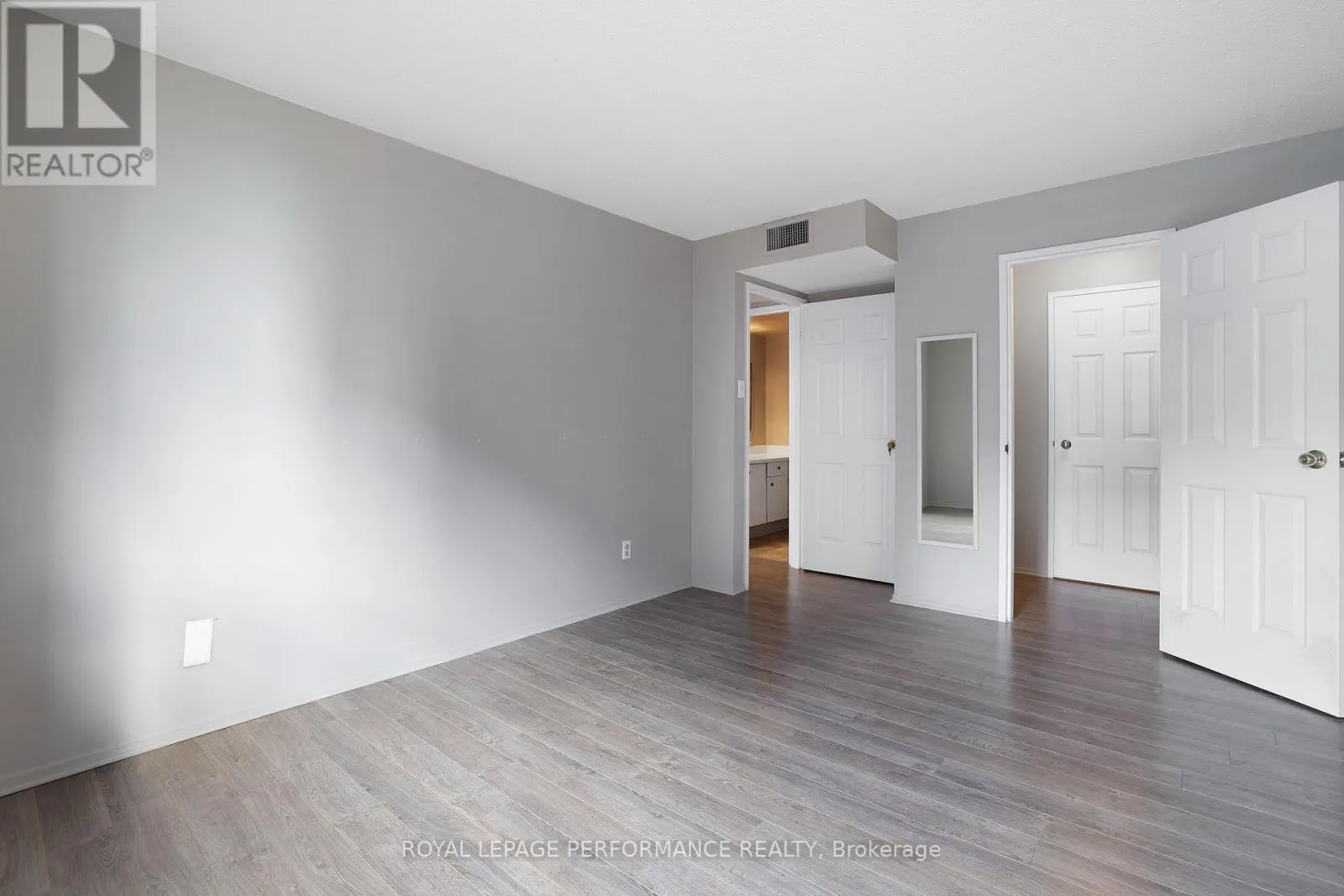 1701 - 470 LAURIER AVENUE W
