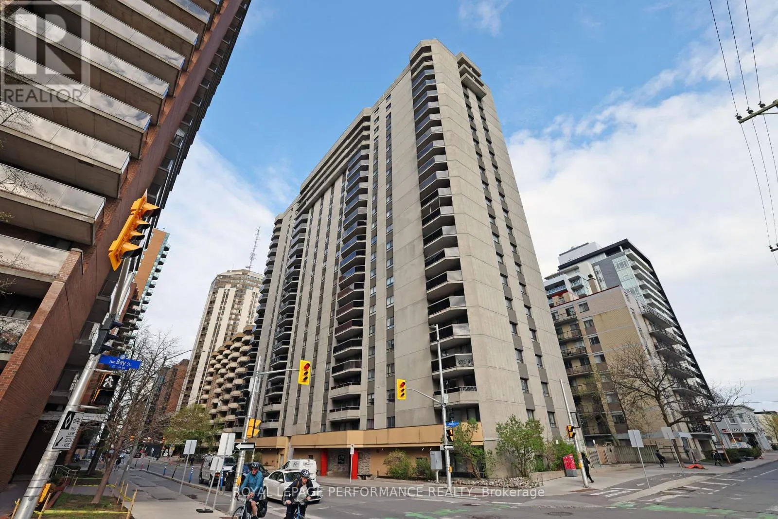 1701 - 470 LAURIER AVENUE W