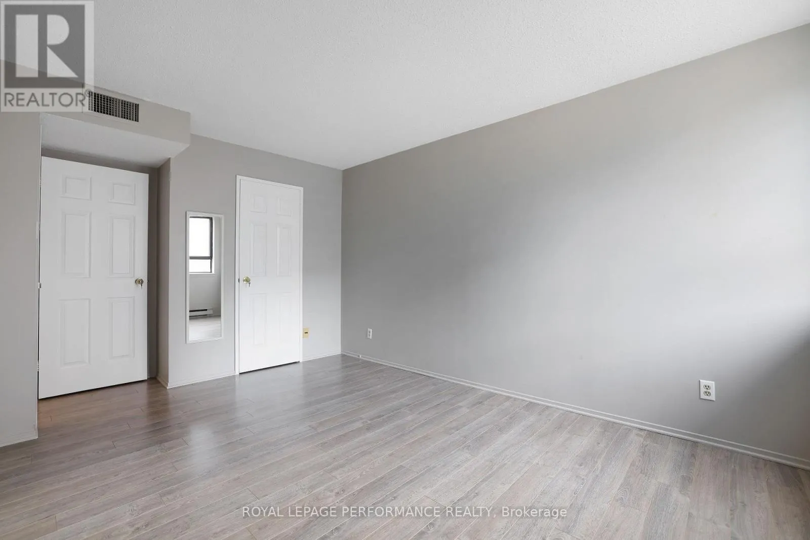 1701 - 470 LAURIER AVENUE W