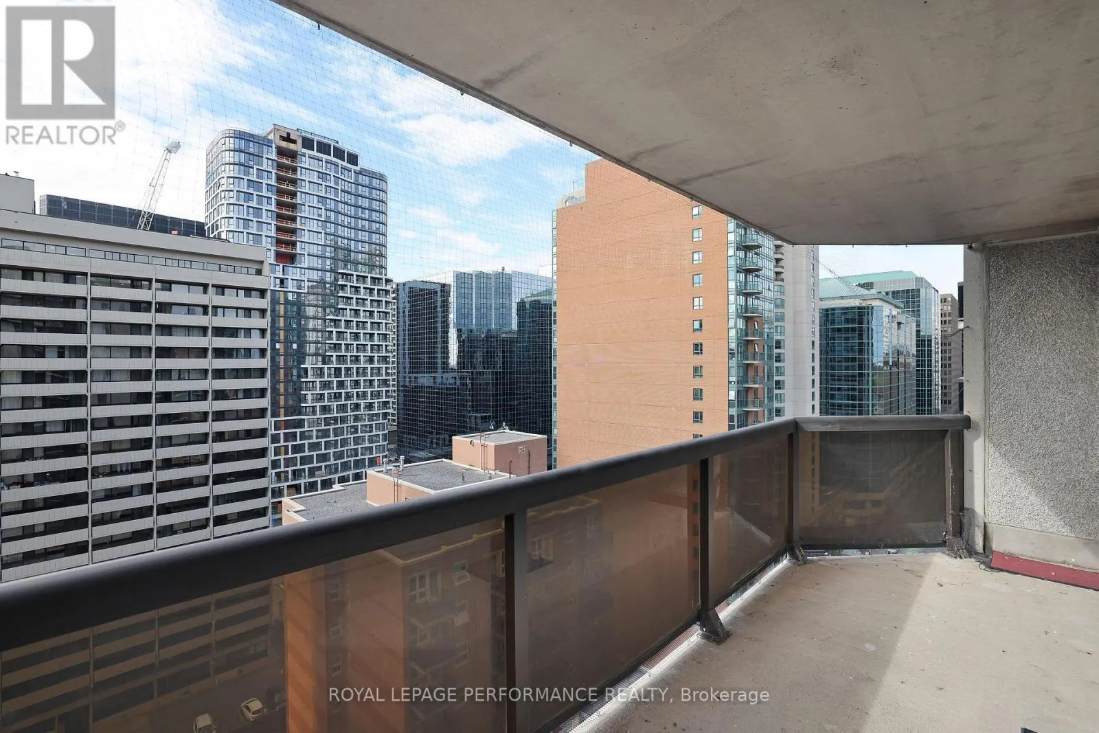 1701 - 470 LAURIER AVENUE W