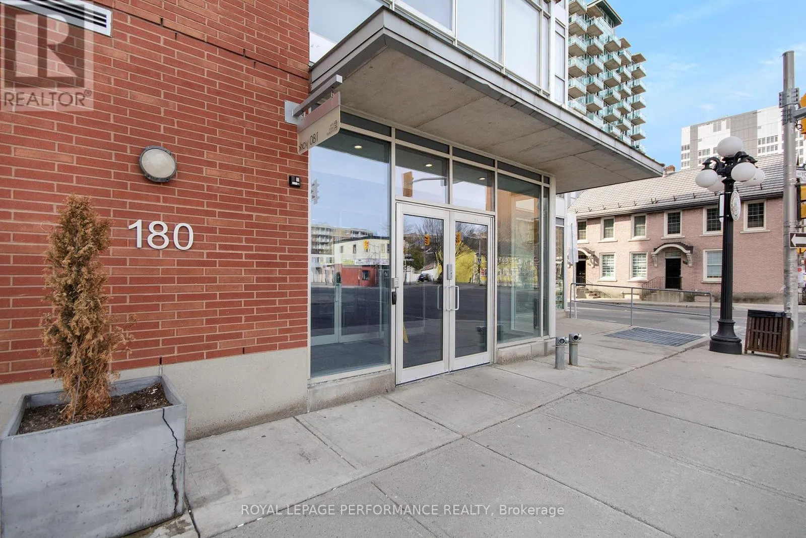 302 - 180 YORK STREET