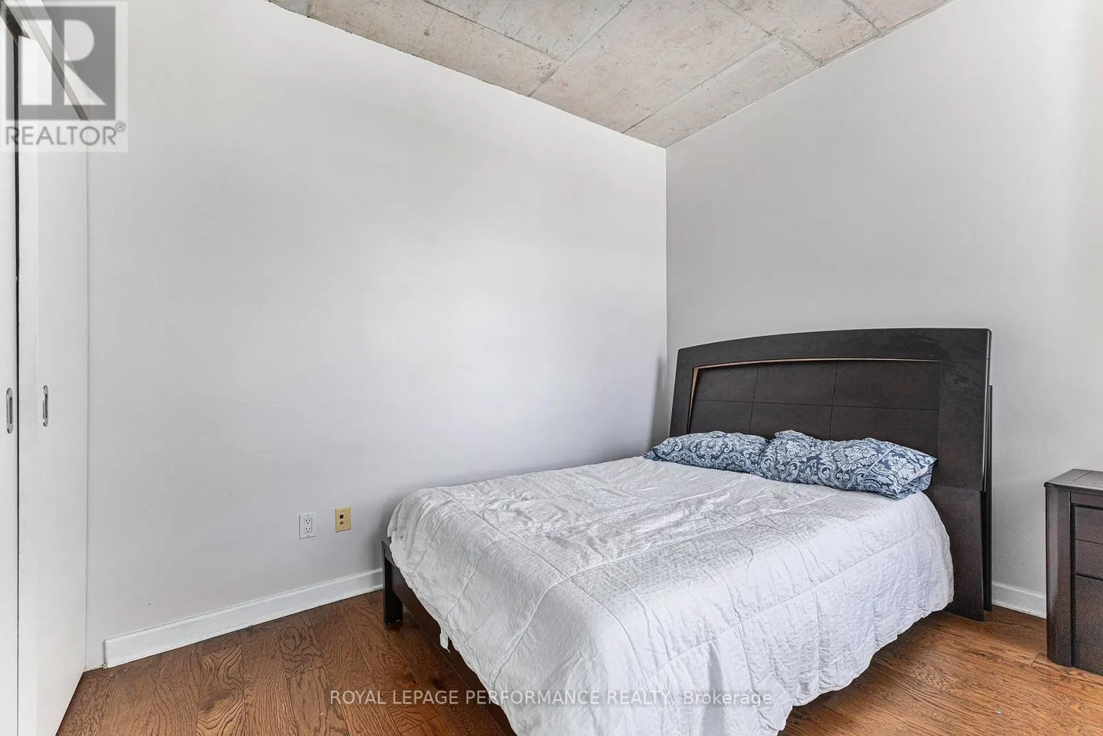 302 - 180 YORK STREET