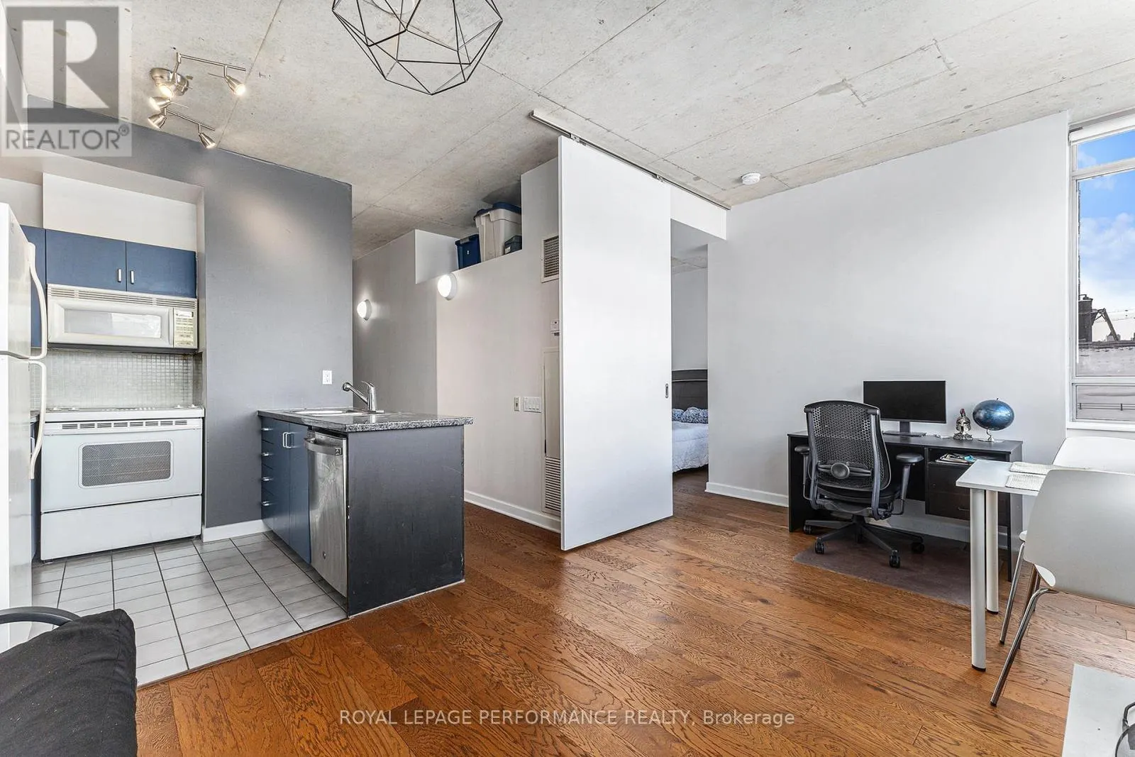 302 - 180 YORK STREET