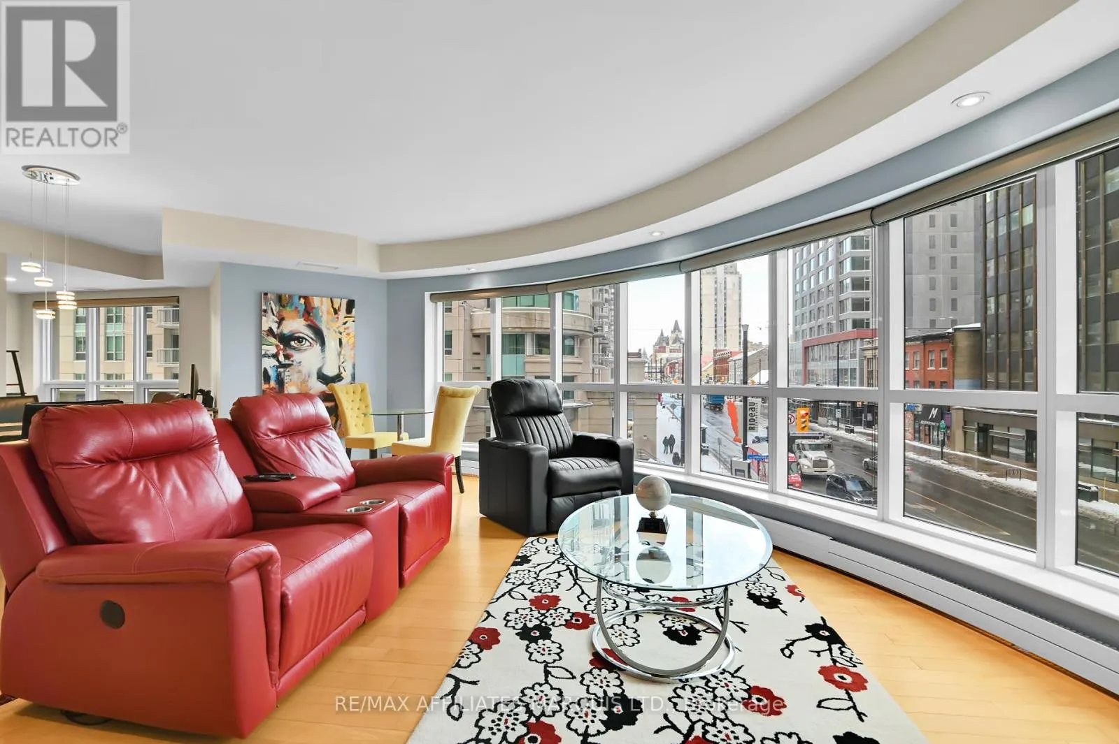 301 - 242 RIDEAU STREET