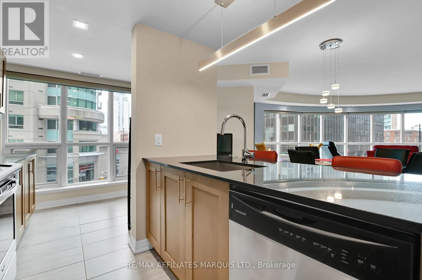 301 - 242 RIDEAU STREET