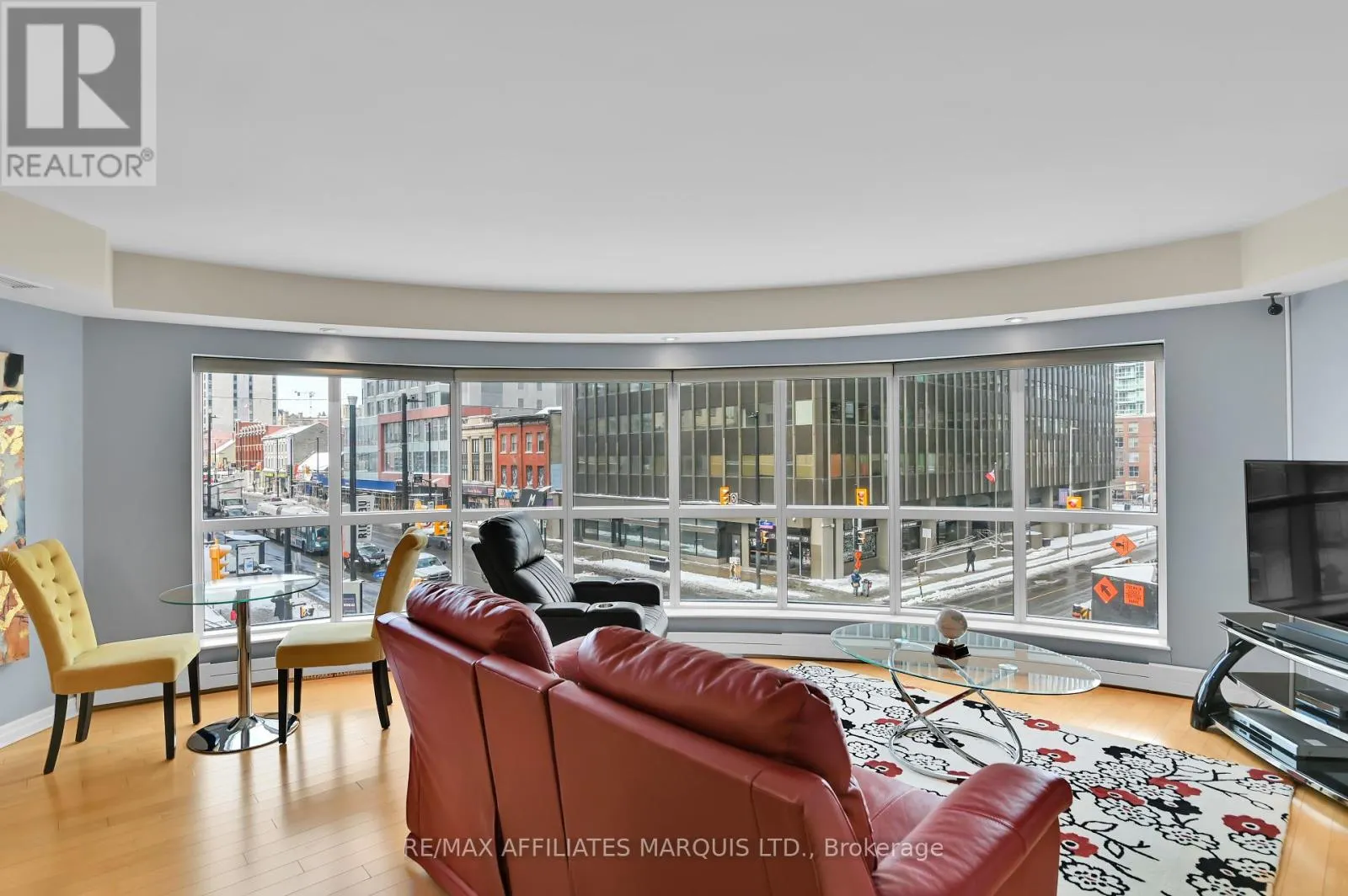 301 - 242 RIDEAU STREET