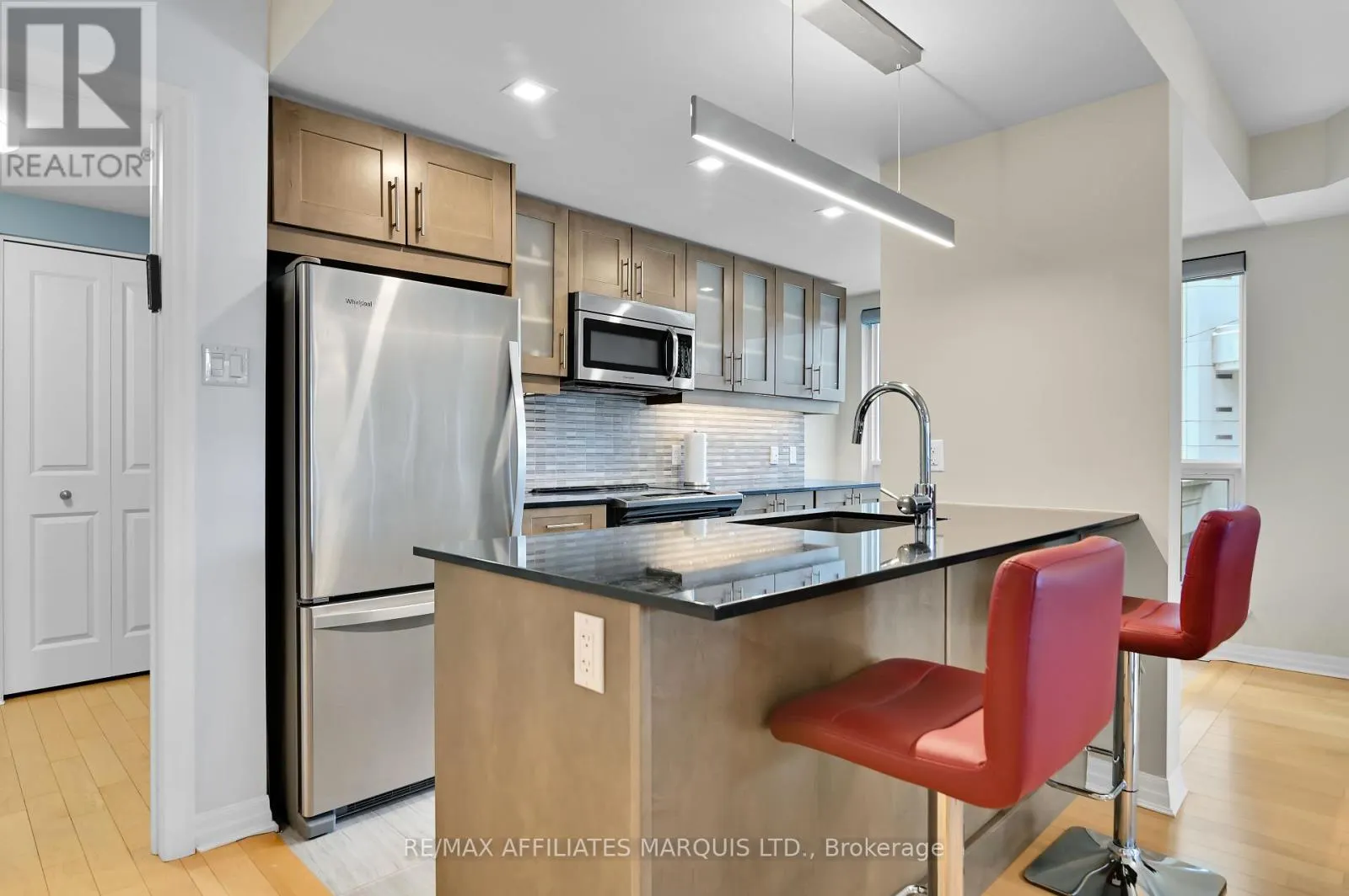 301 - 242 RIDEAU STREET