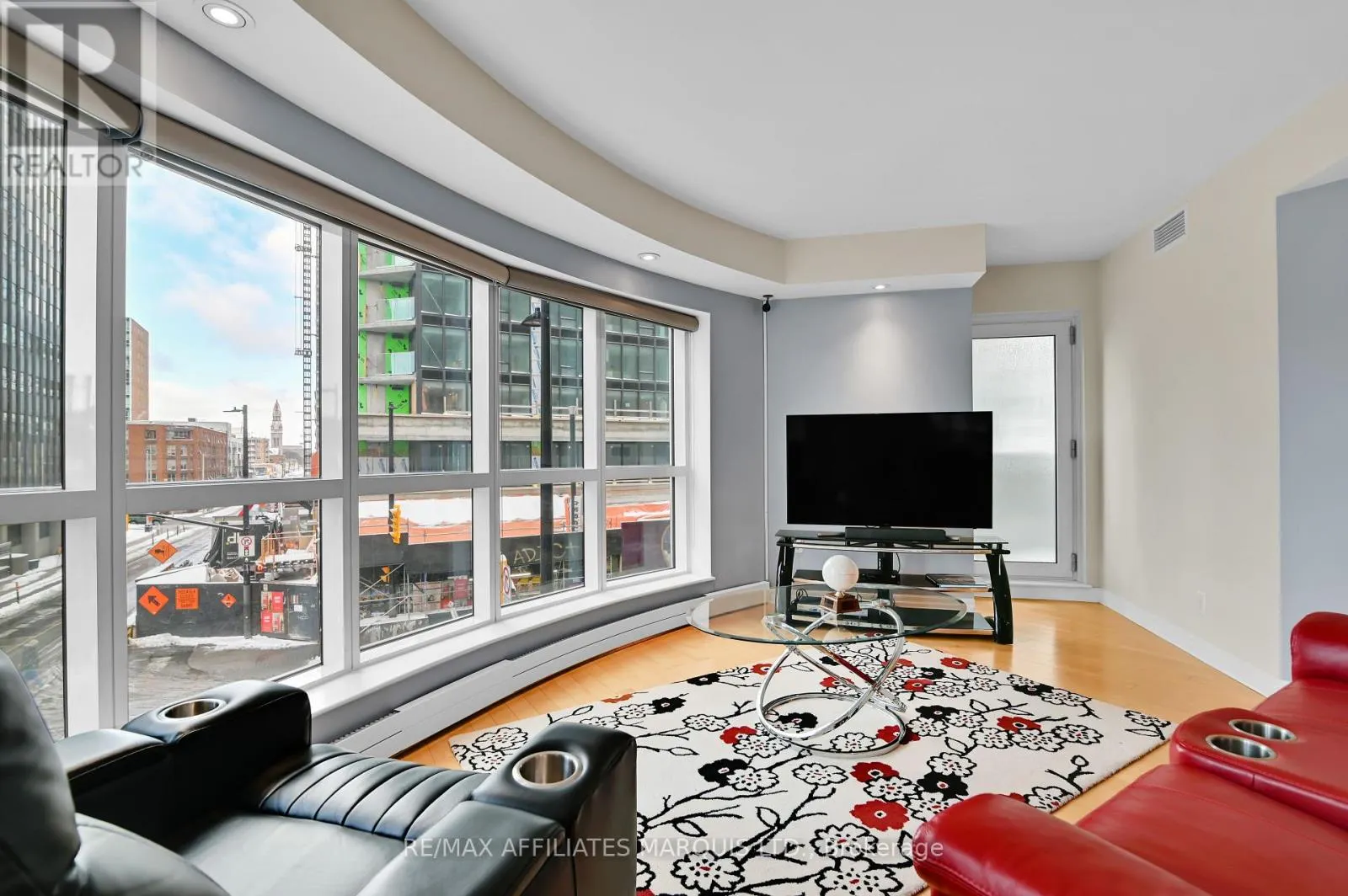 301 - 242 RIDEAU STREET