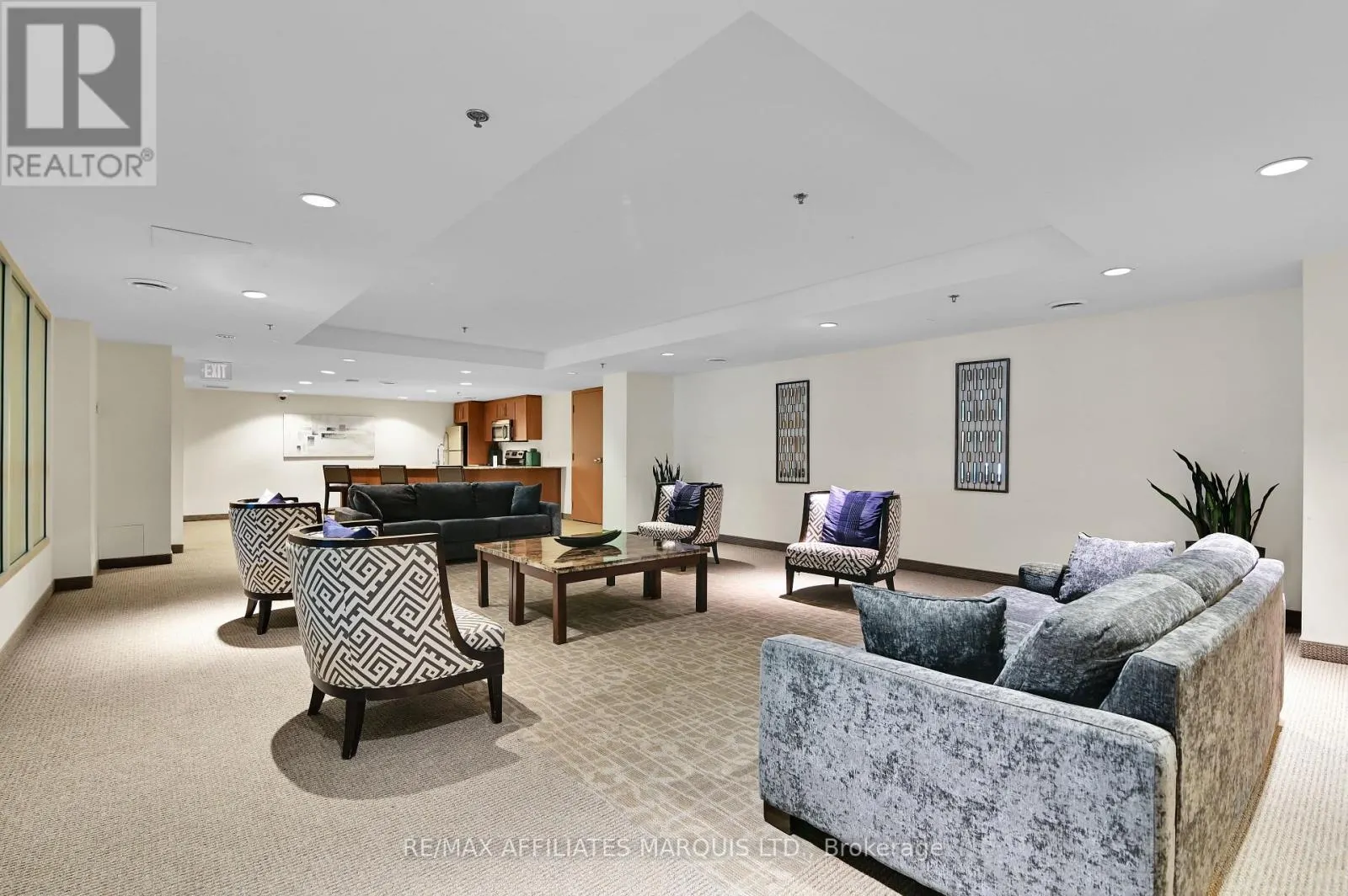 301 - 242 RIDEAU STREET