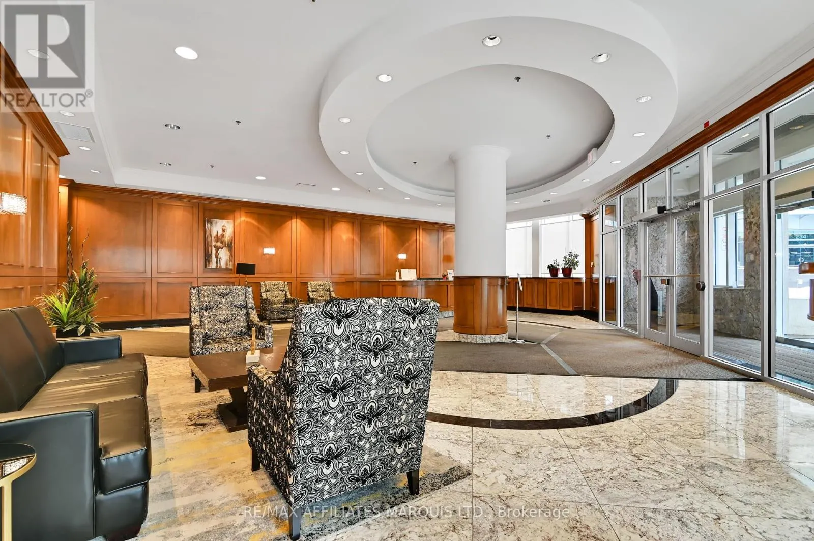 301 - 242 RIDEAU STREET