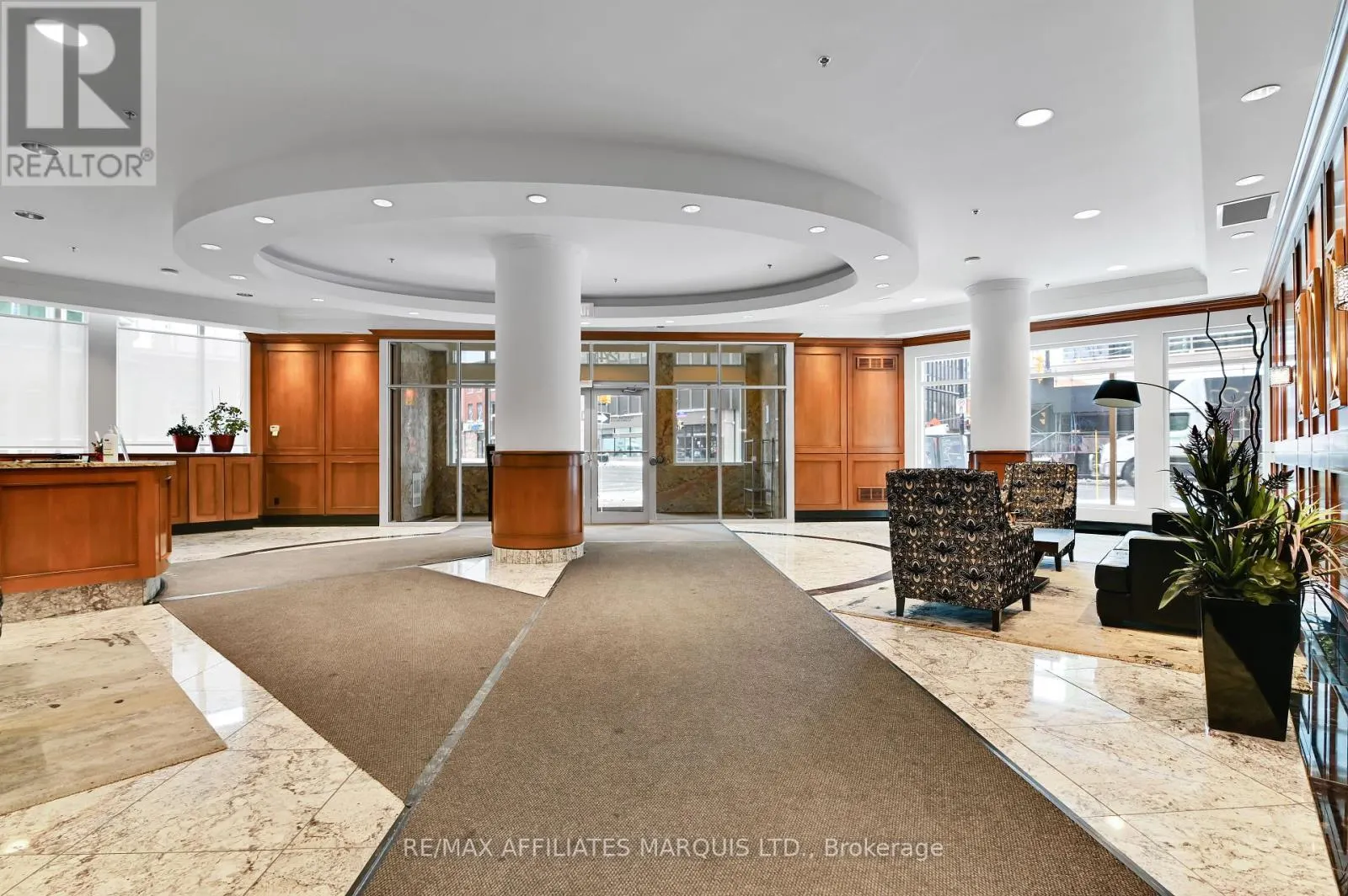 301 - 242 RIDEAU STREET