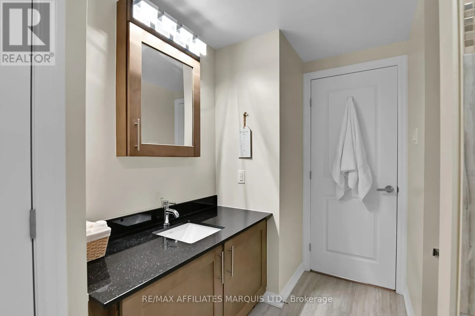 301 - 242 RIDEAU STREET