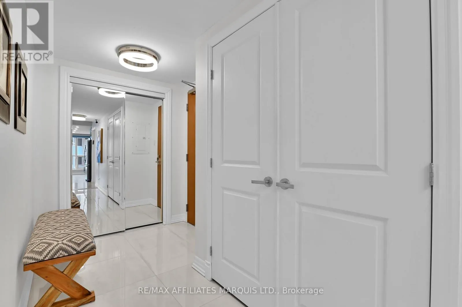 301 - 242 RIDEAU STREET