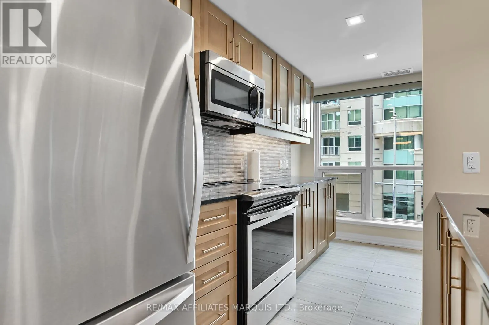 301 - 242 RIDEAU STREET