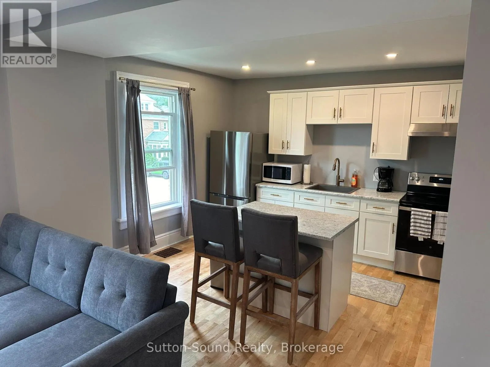 353 6TH STREET E