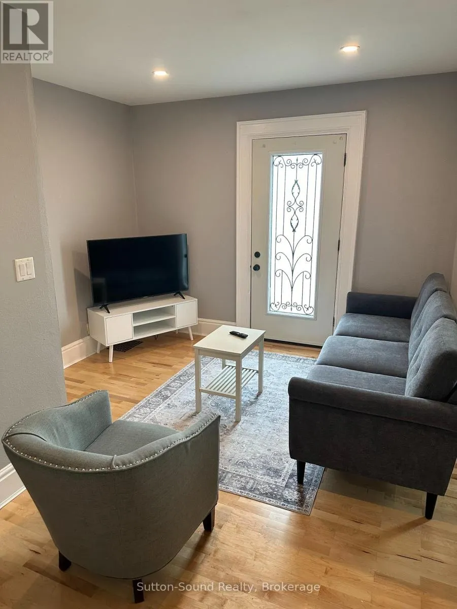 353 6TH STREET E