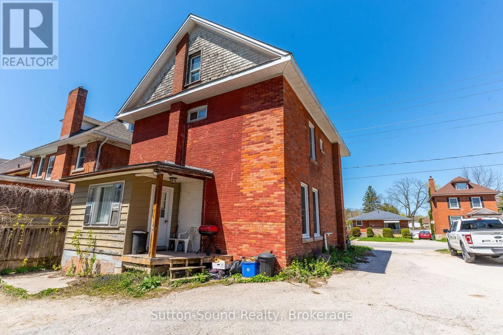 353 6TH STREET E