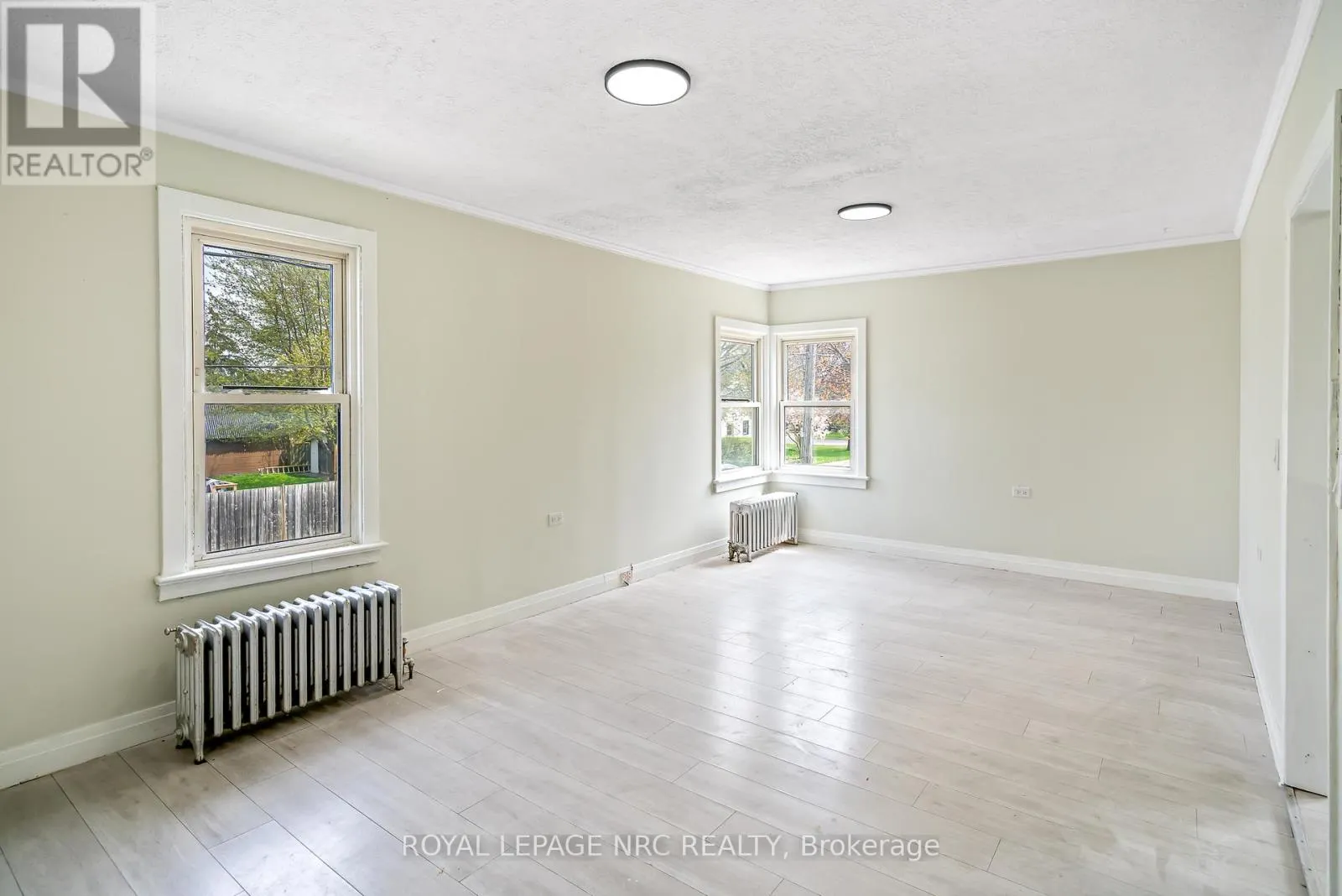 396 MAIN STREET W