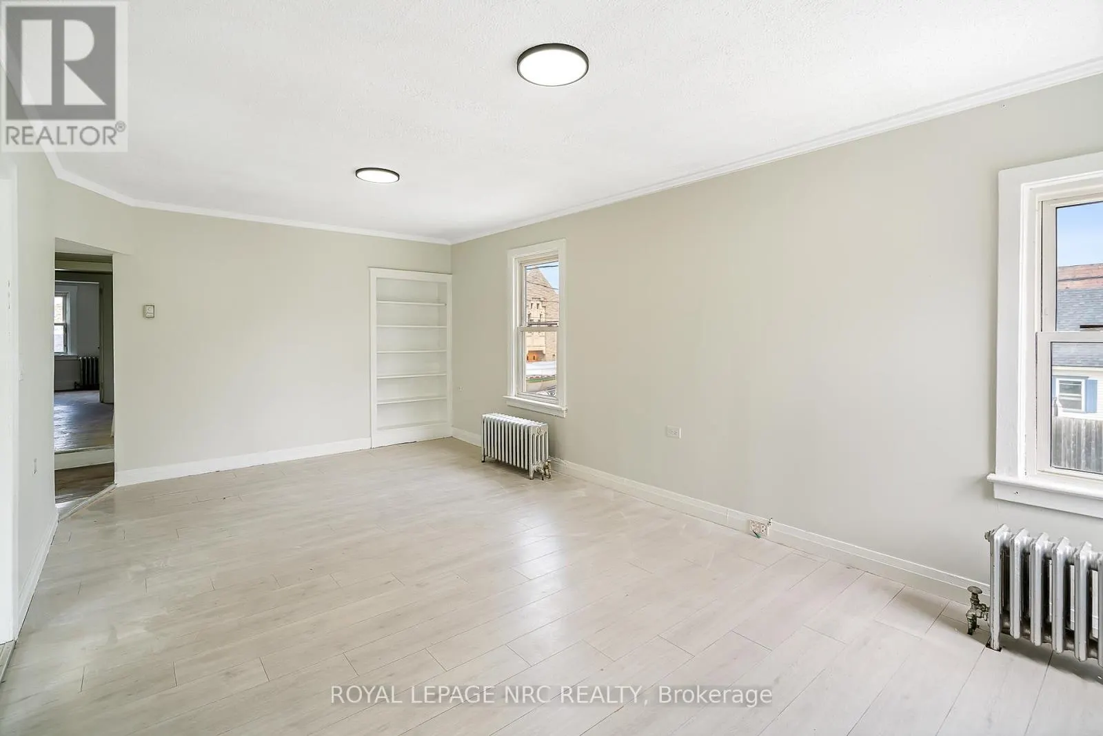 396 MAIN STREET W