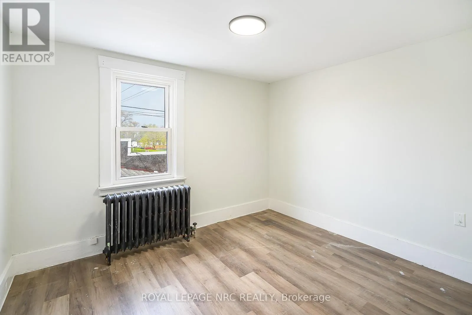 396 MAIN STREET W