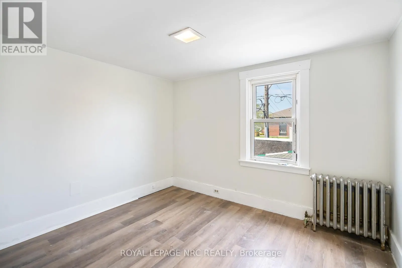 396 MAIN STREET W