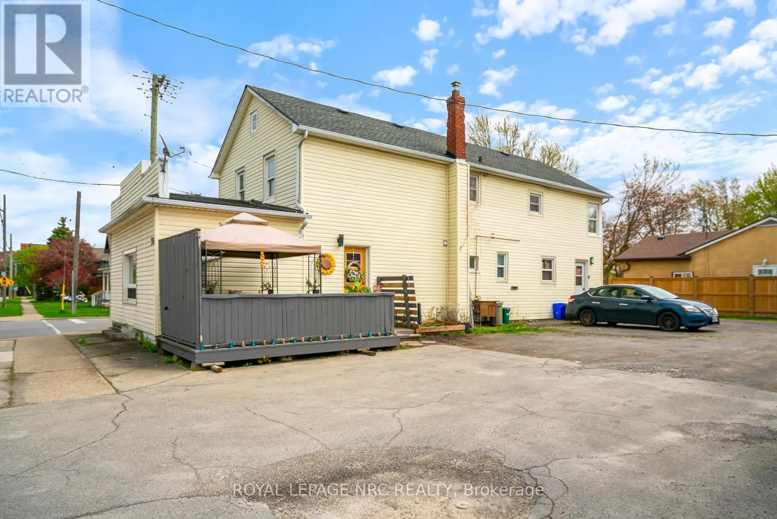 396 MAIN STREET W