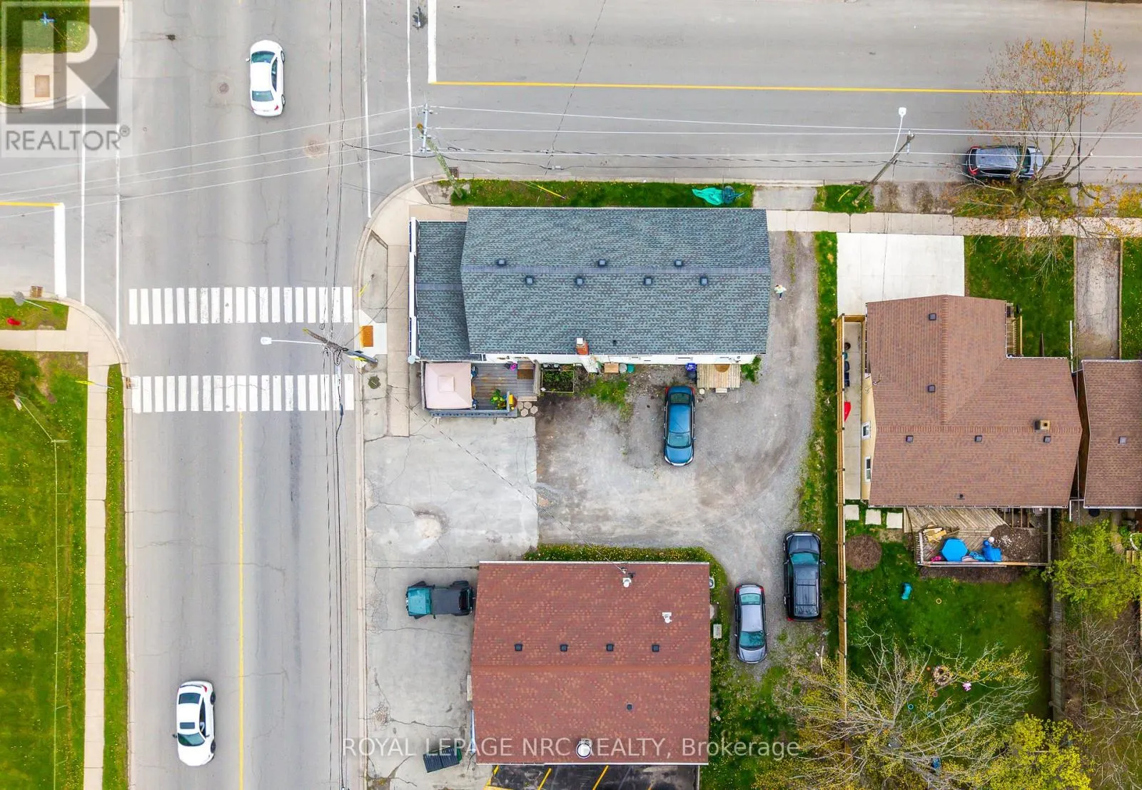 396 MAIN STREET W