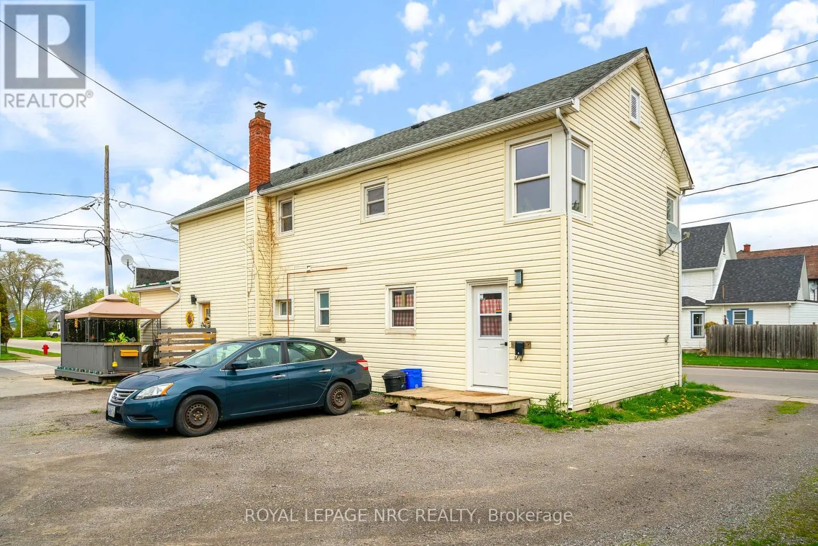 396 MAIN STREET W
