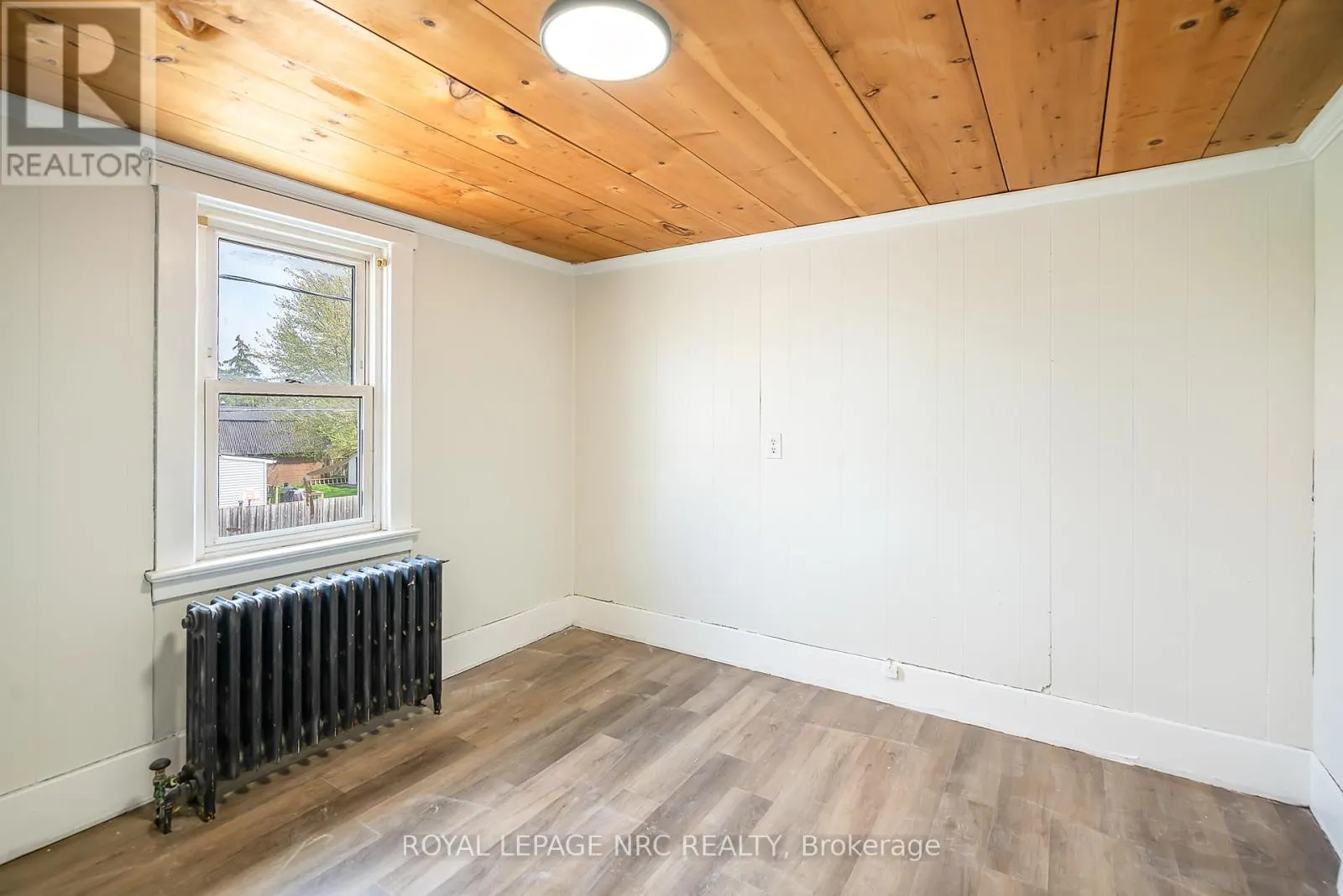 396 MAIN STREET W