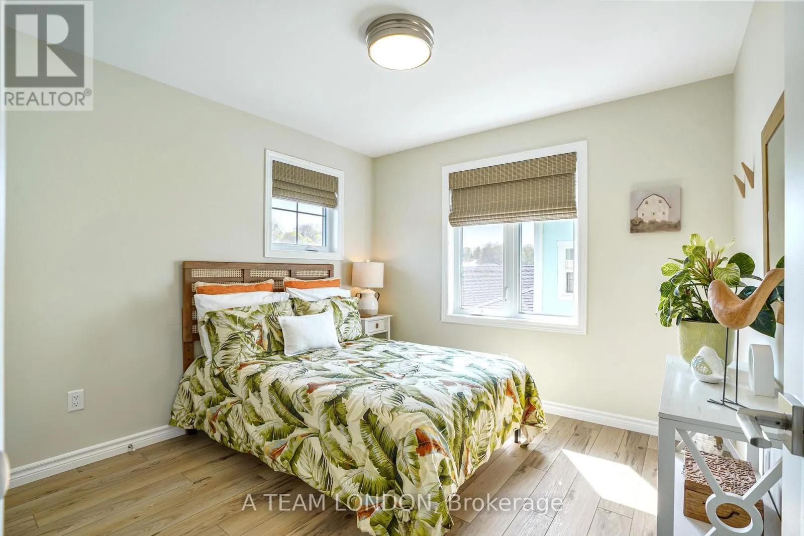 35 REGATTA WAY