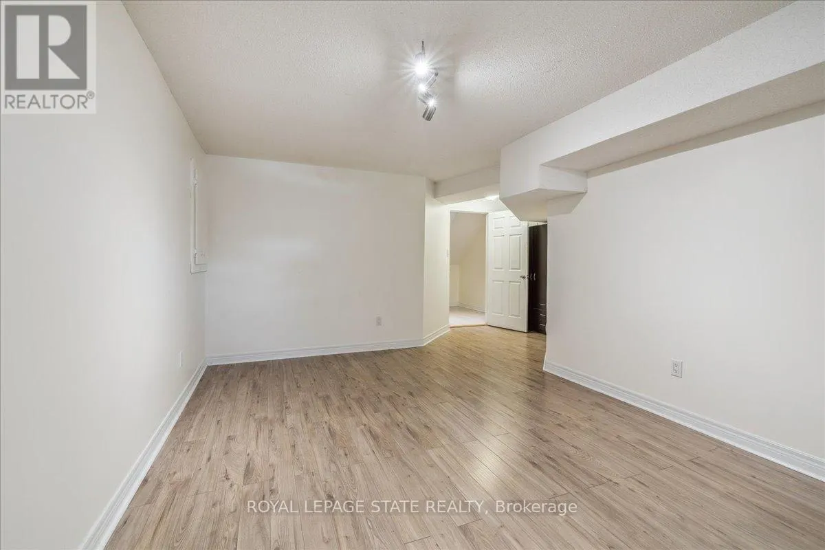 16 - 100 BEDDOE DRIVE