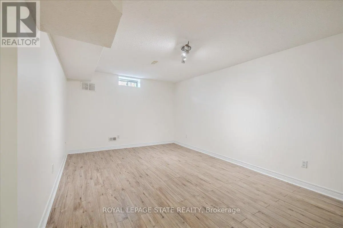 16 - 100 BEDDOE DRIVE