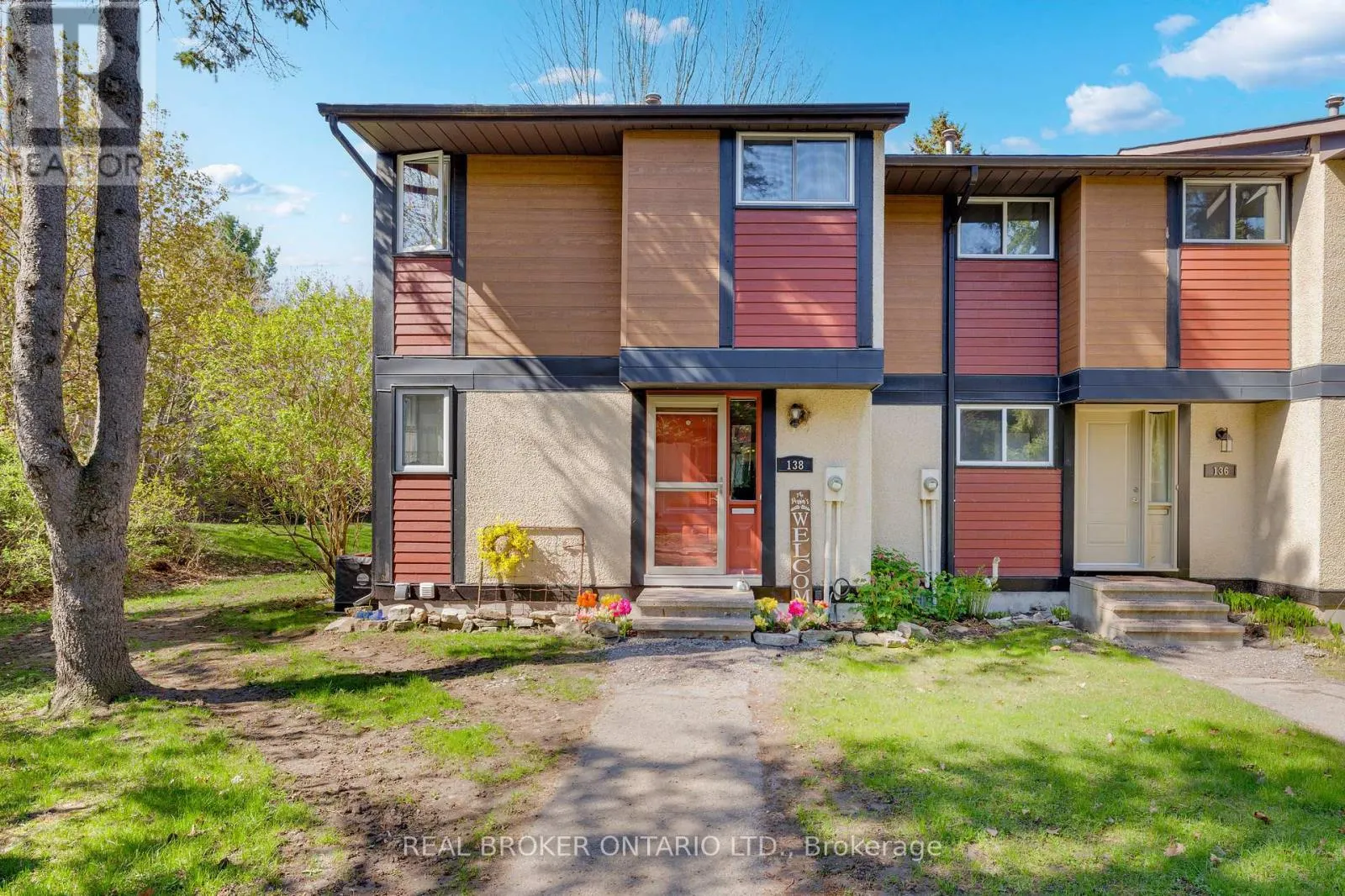 138 MCCLINTOCK WAY