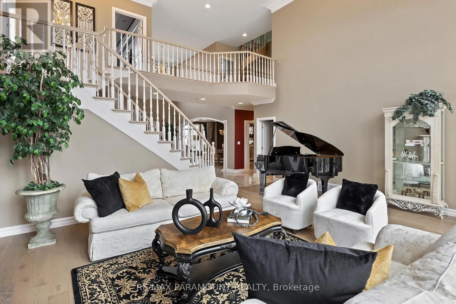 141 CLUBVIEW DRIVE