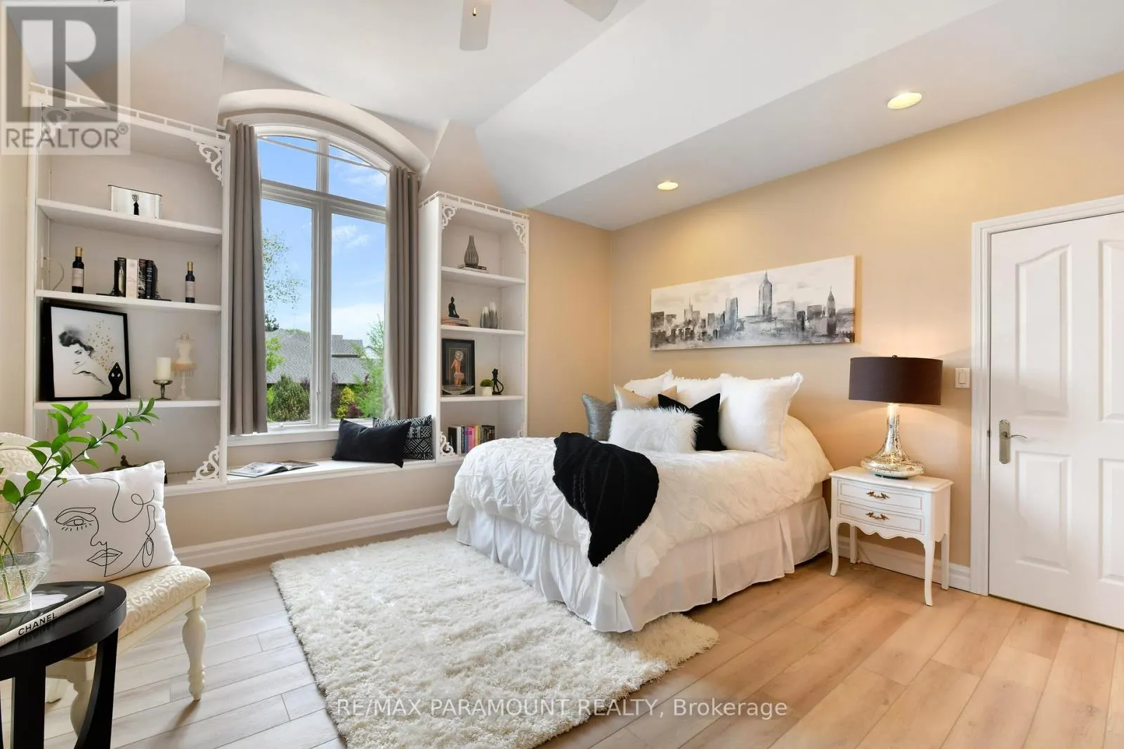 141 CLUBVIEW DRIVE