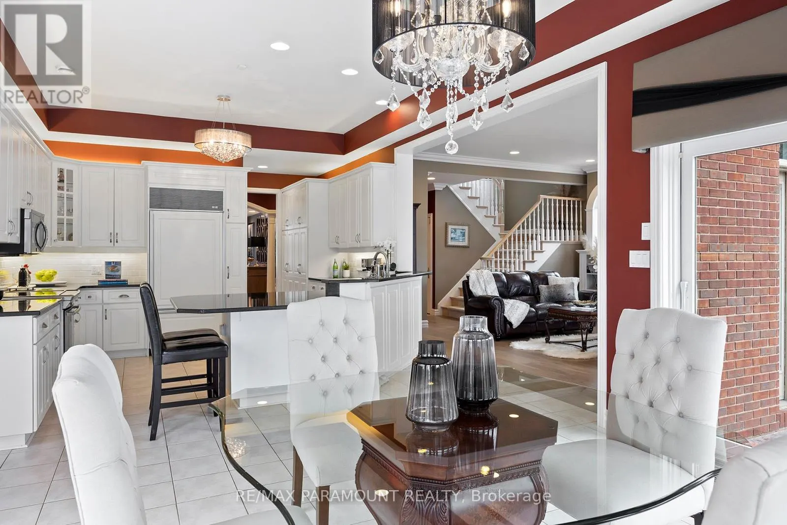141 CLUBVIEW DRIVE