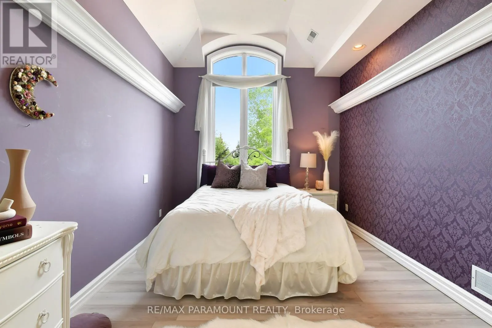 141 CLUBVIEW DRIVE