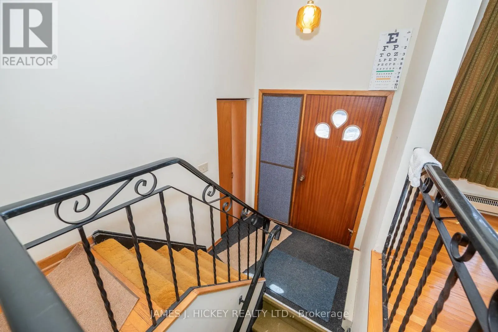 5 HAMMOND COURT