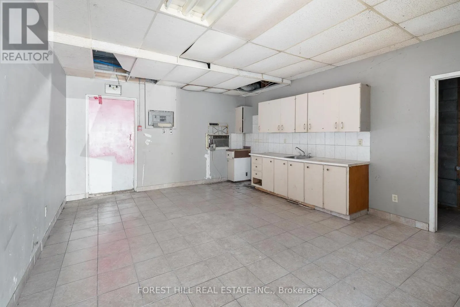 2024 DUFFERIN AVENUE