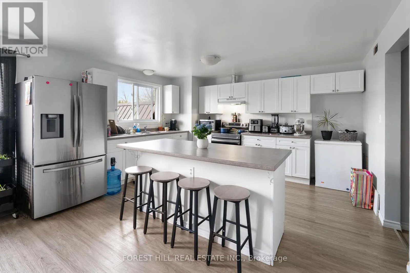 2024 DUFFERIN AVENUE