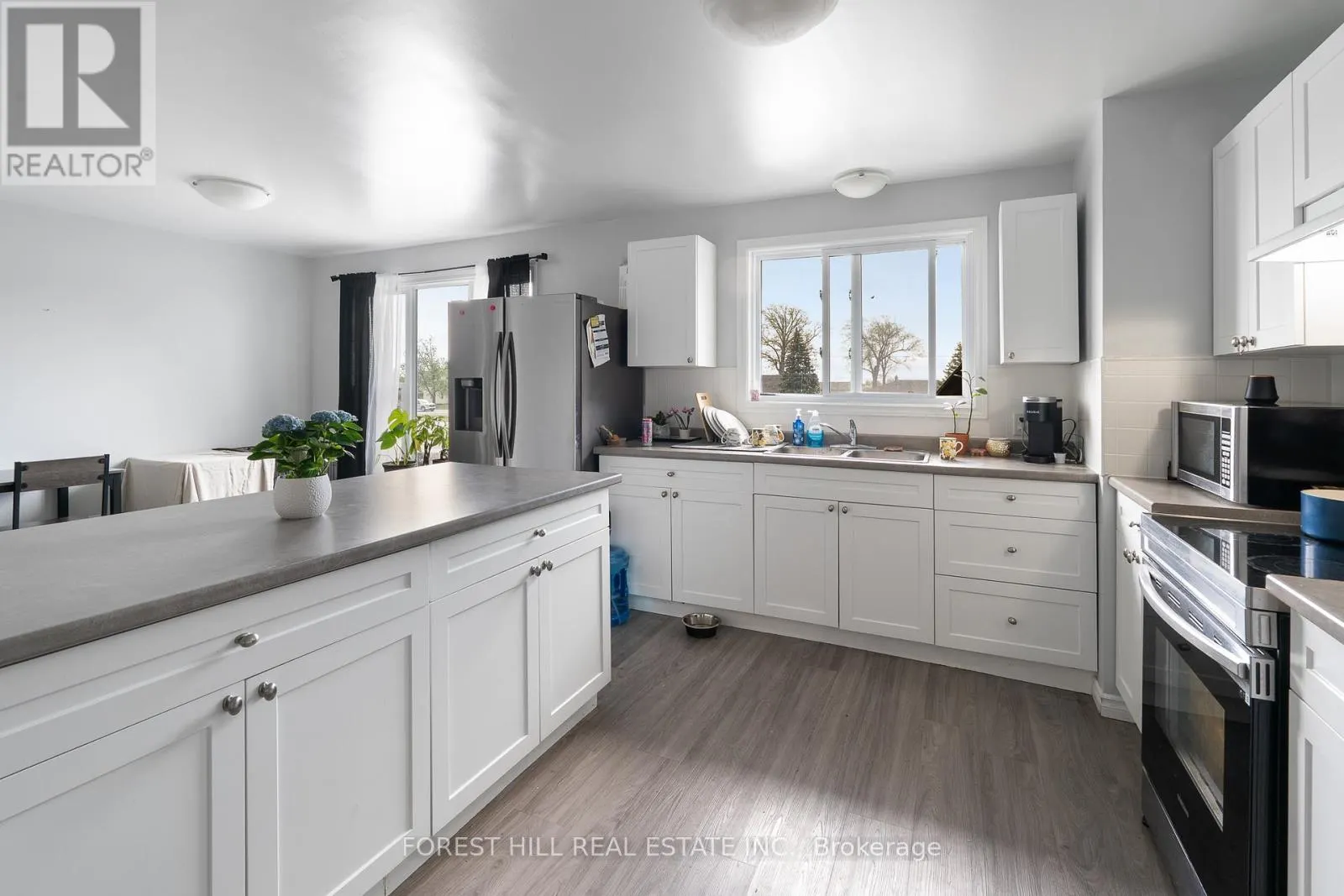 2024 DUFFERIN AVENUE