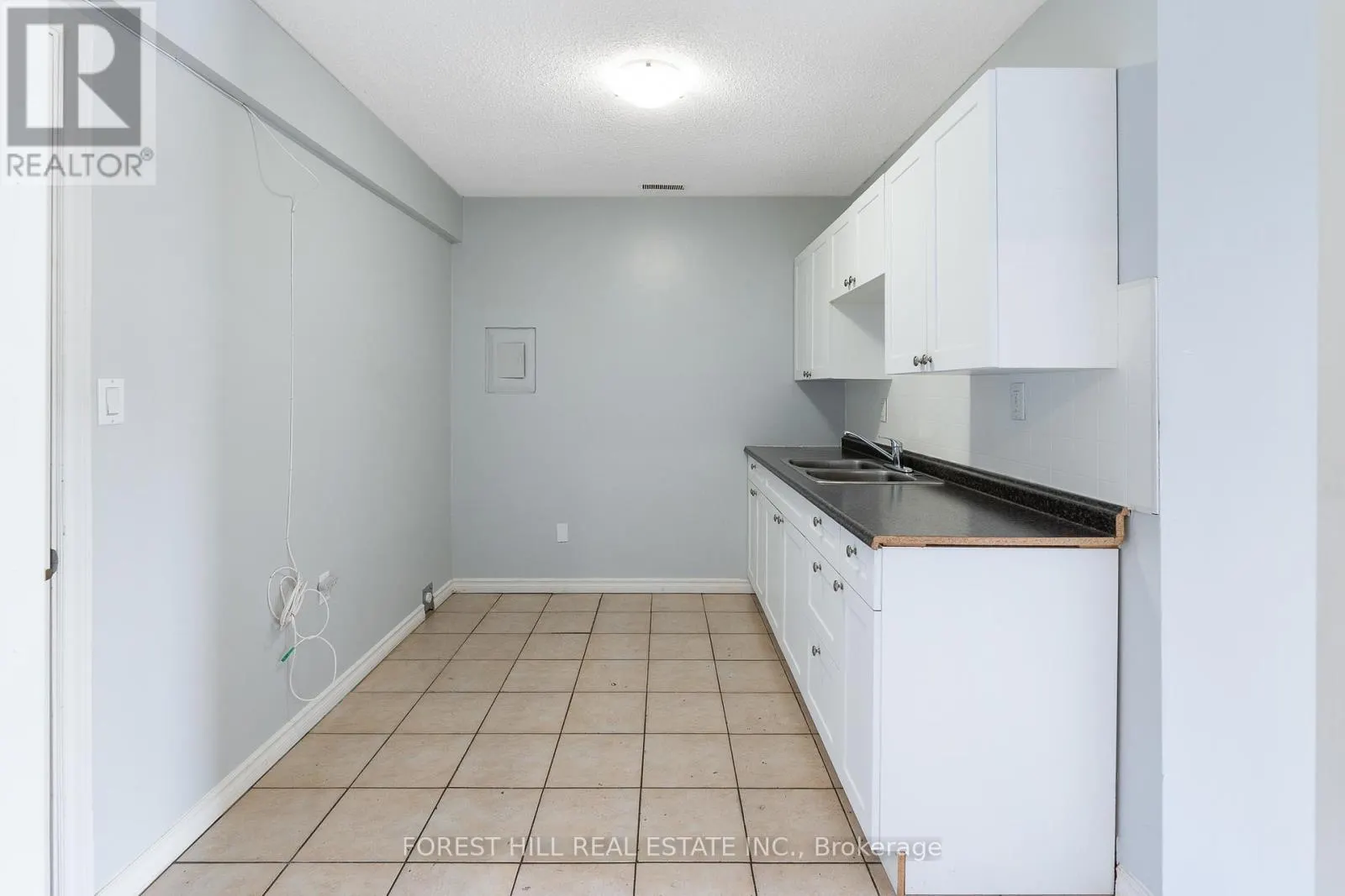 2024 DUFFERIN AVENUE