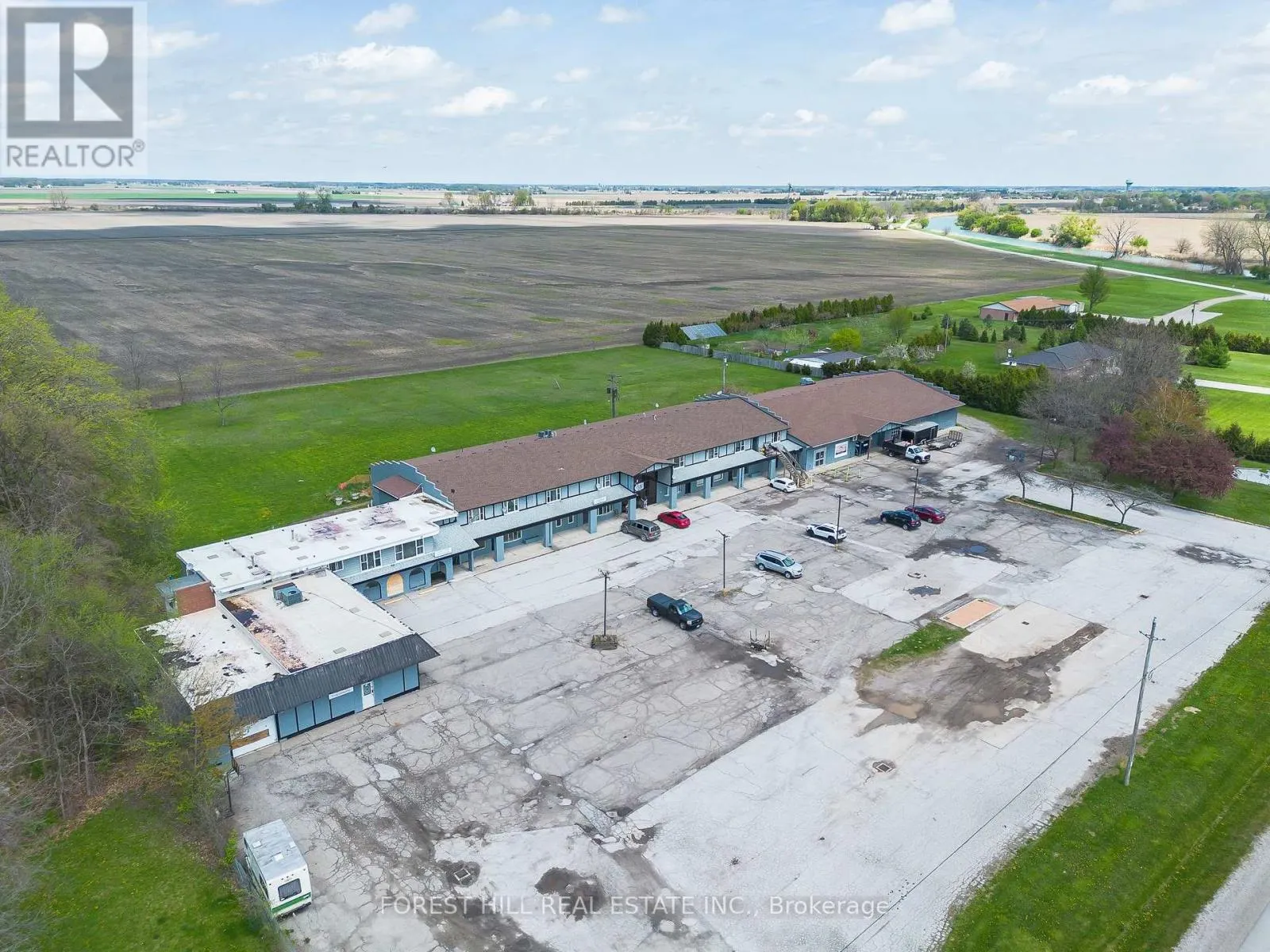 2024 DUFFERIN AVENUE