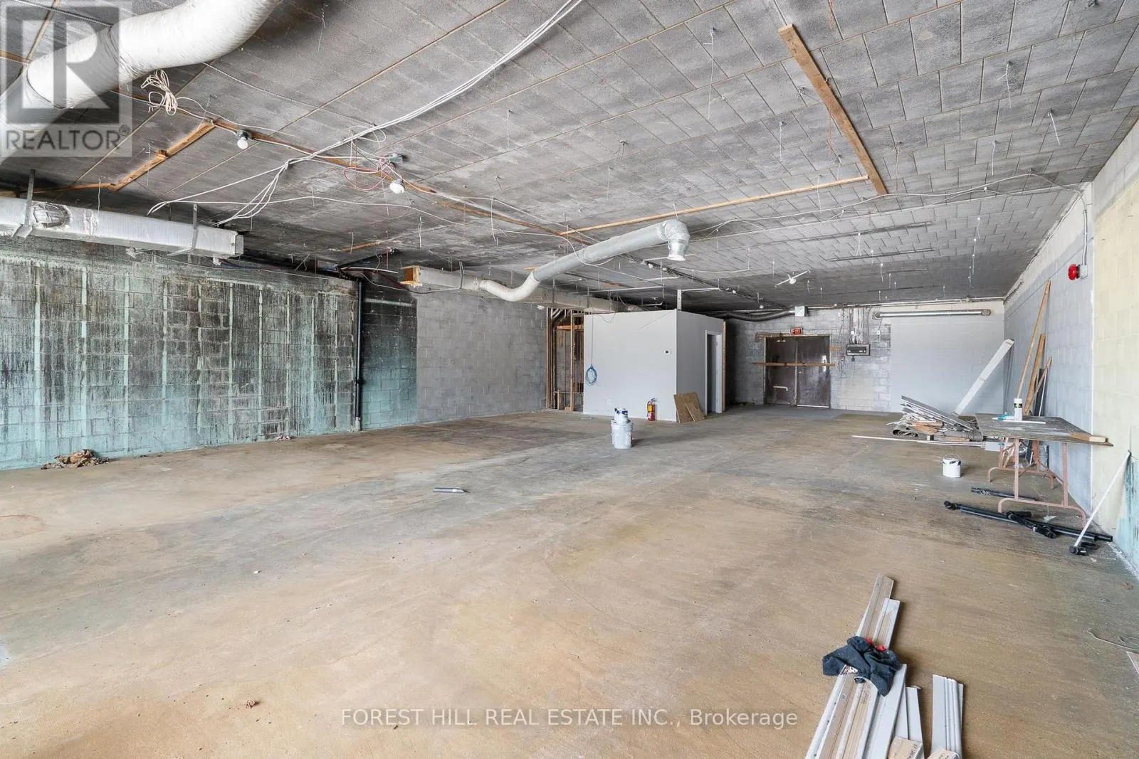 2024 DUFFERIN AVENUE