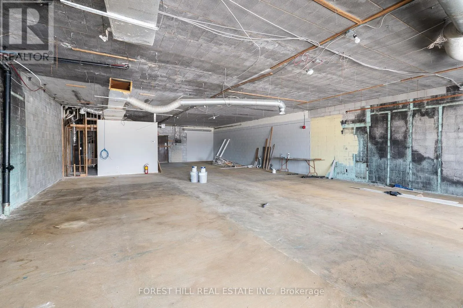 2024 DUFFERIN AVENUE