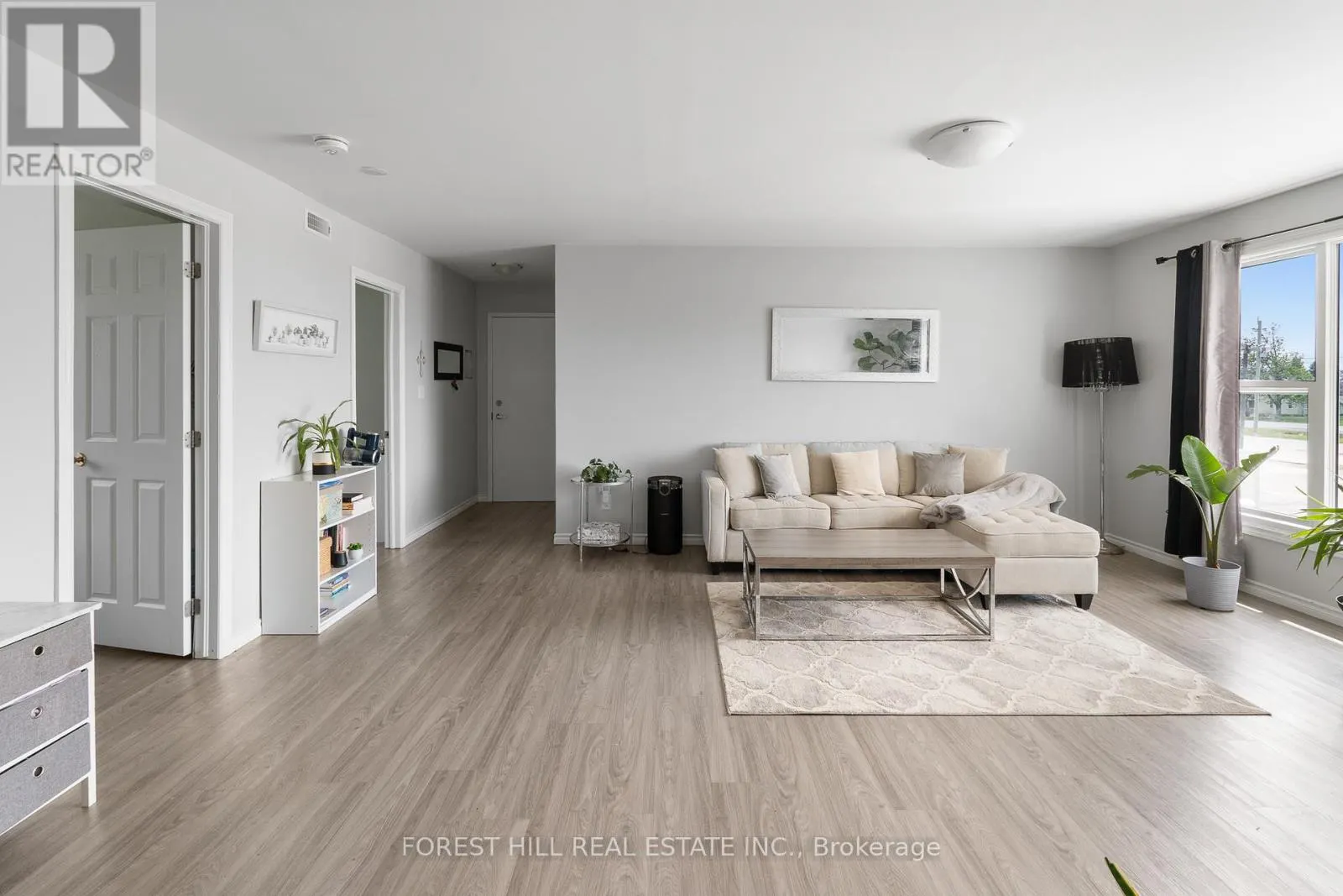 2024 DUFFERIN AVENUE