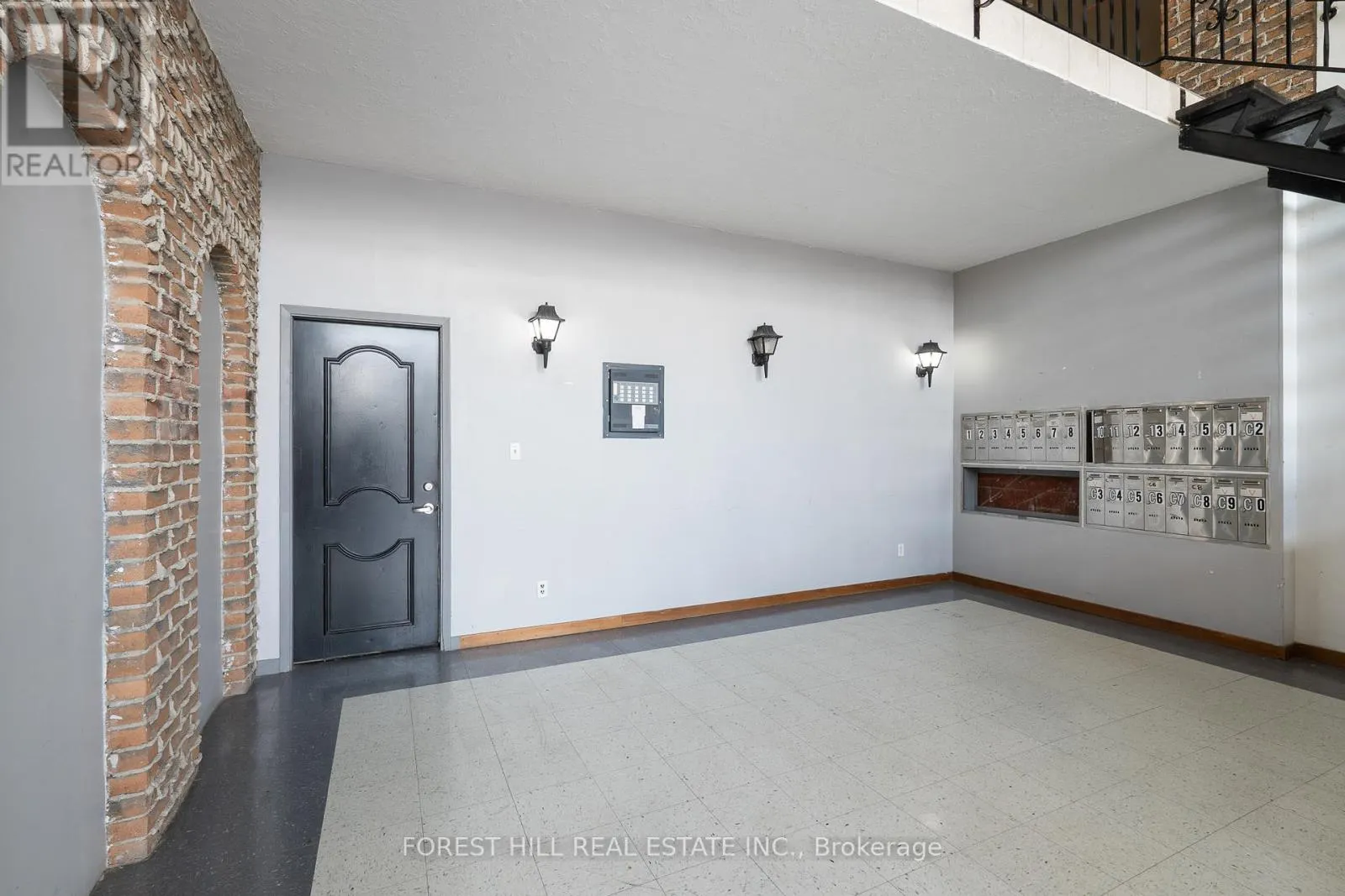 2024 DUFFERIN AVENUE