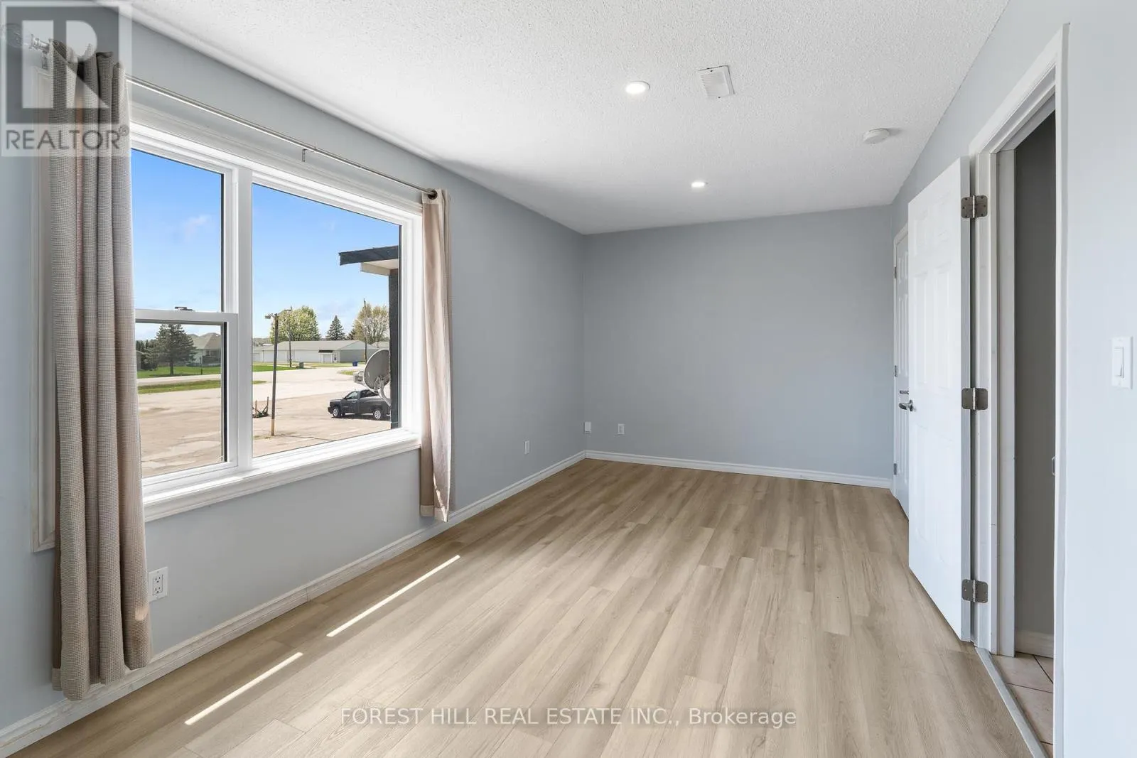 2024 DUFFERIN AVENUE