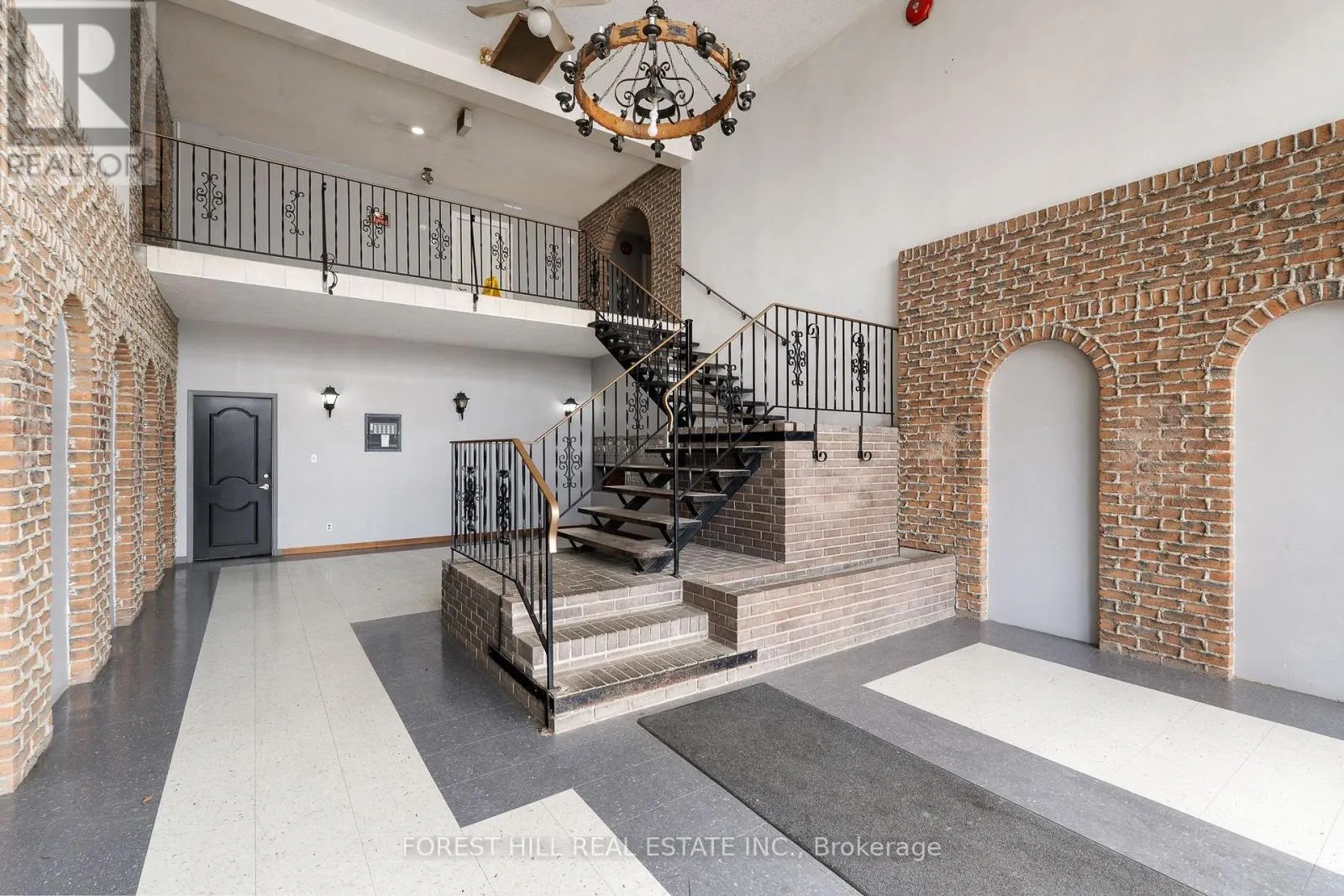 2024 DUFFERIN AVENUE