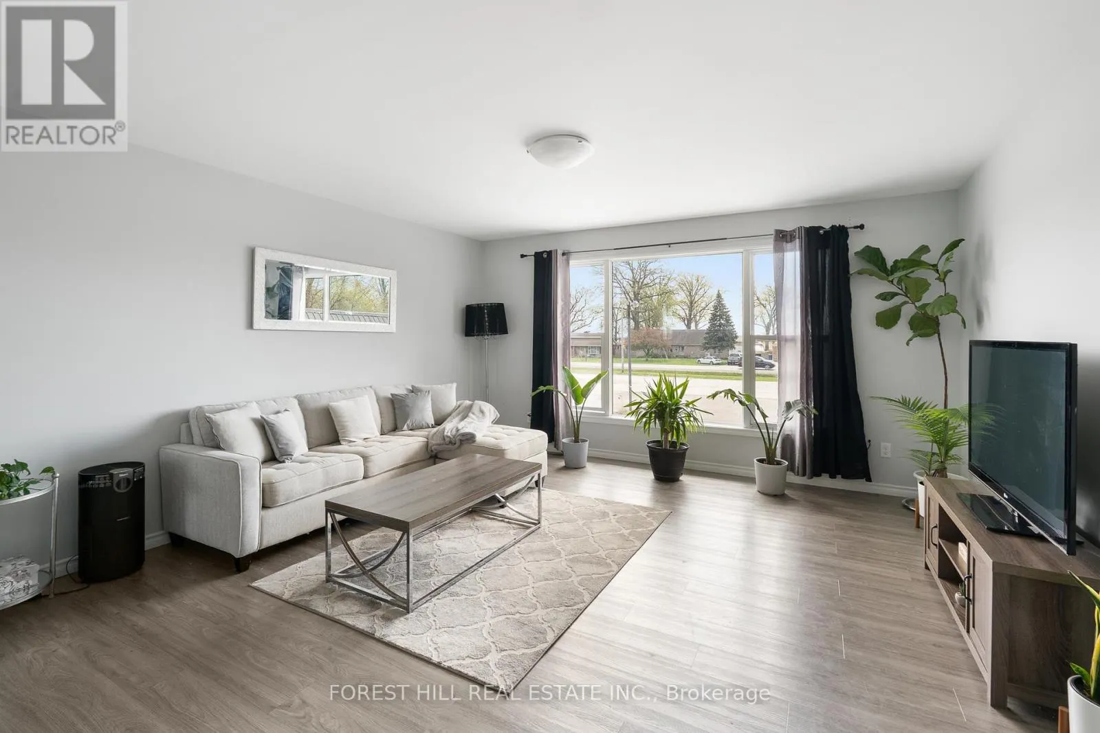 2024 DUFFERIN AVENUE